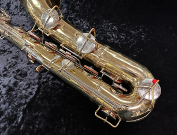 Photo Late Vintage Conn 12M Baritone Saxophone in Gold Lacquer Finish, Serial #886507